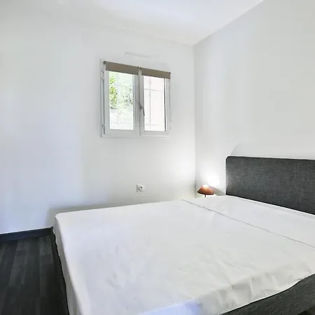 Superbe 2 Piece Tout Confort , Piscine /ac/parking *